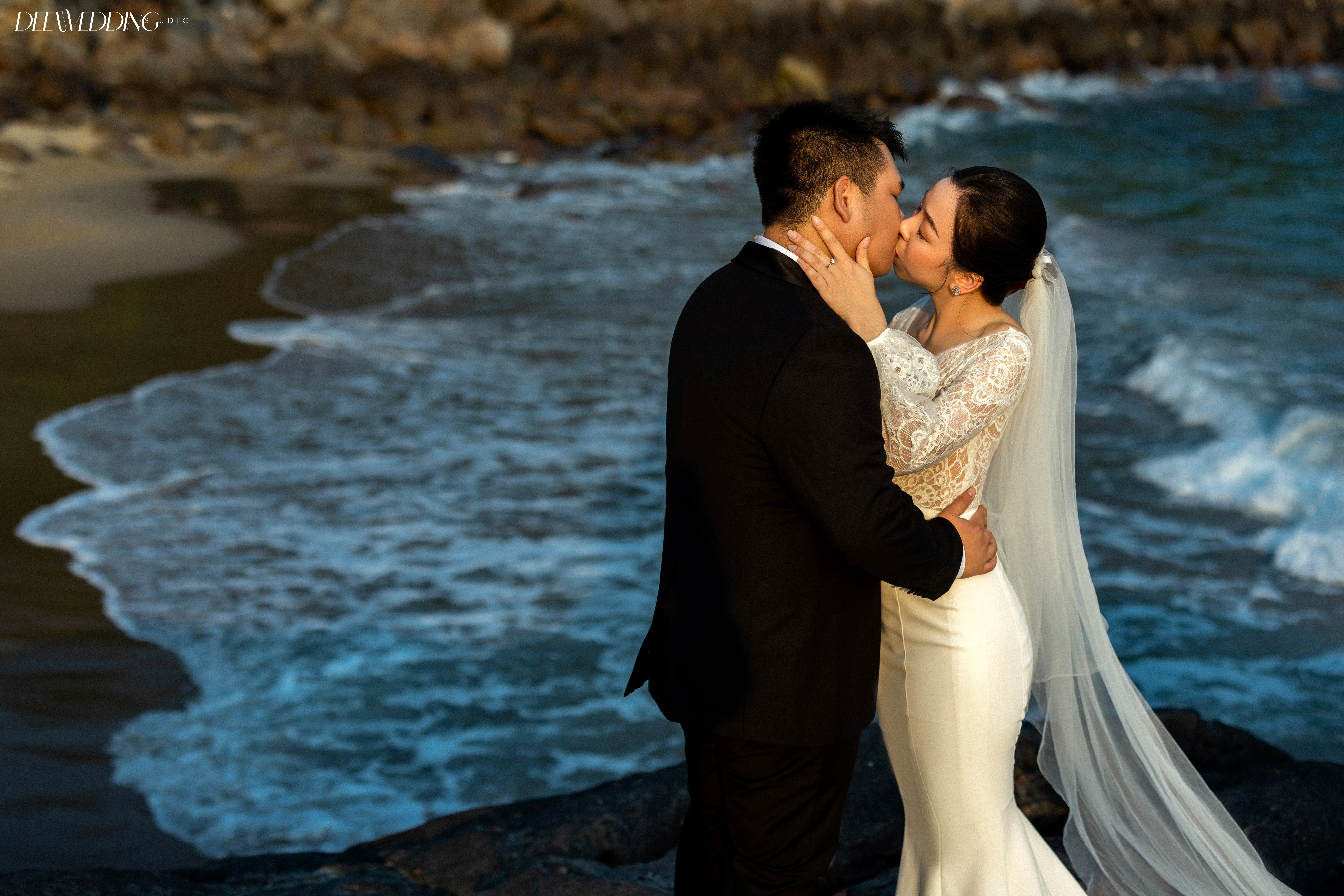 anh-cuoi-chup-bien-da-nang-bai-da