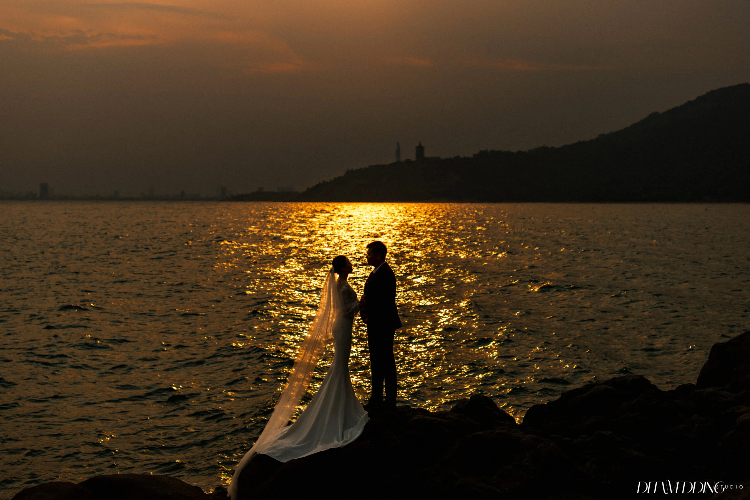 anh-cuoi-lang-man-tai-bai-da