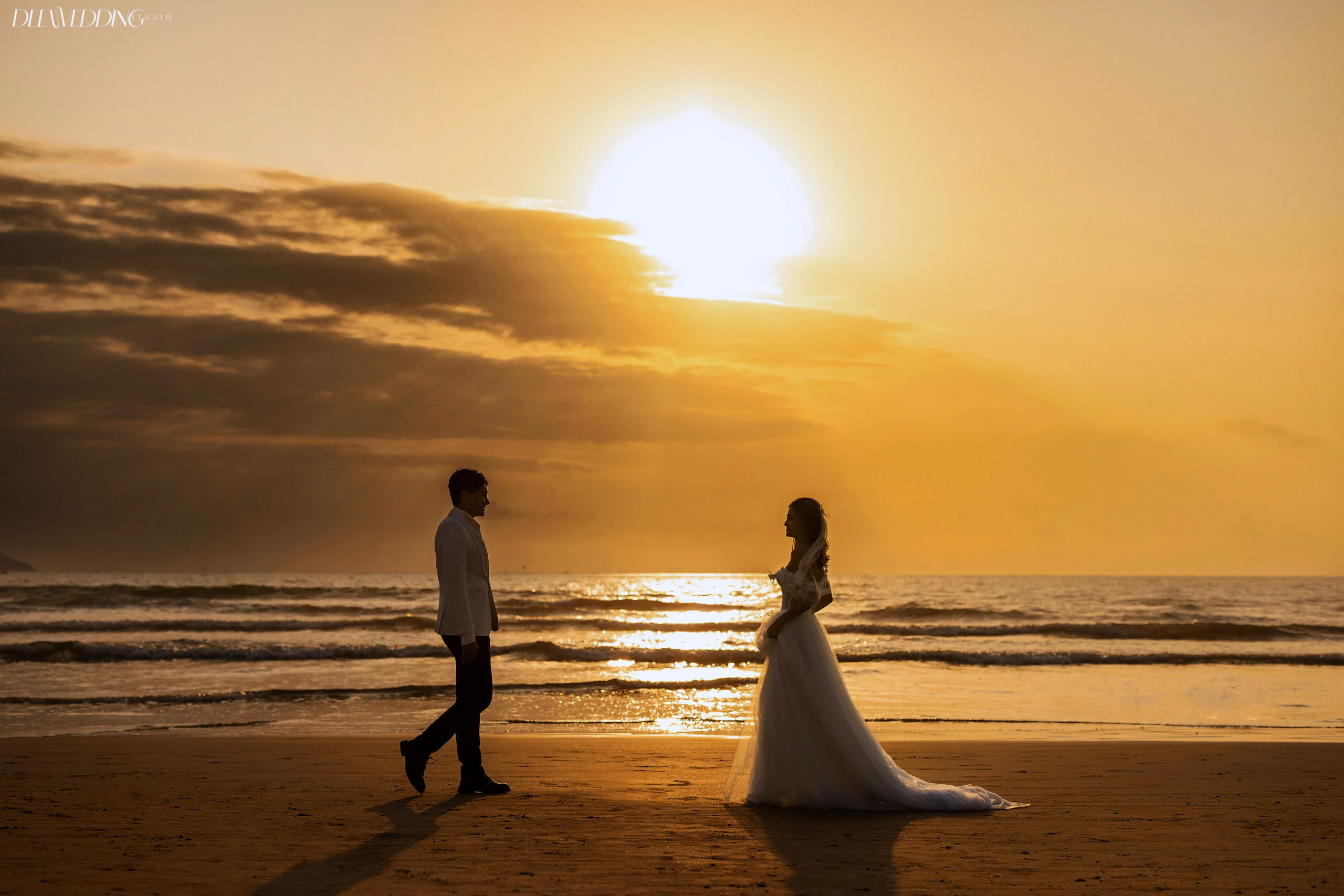 anh-cuoi-bien-da-nang-lang-man