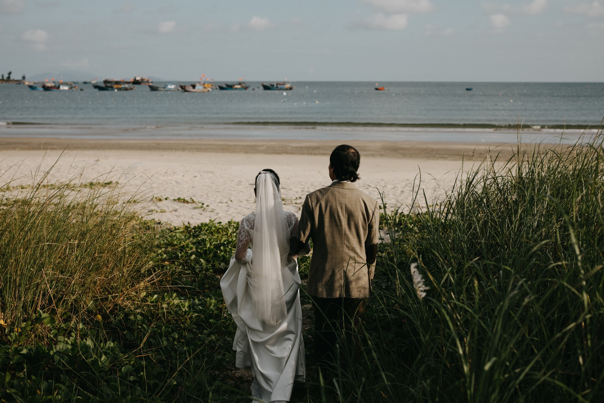 Bộ ảnh cưới ở biển cho ba mẹ photographer Nhật Hoàng